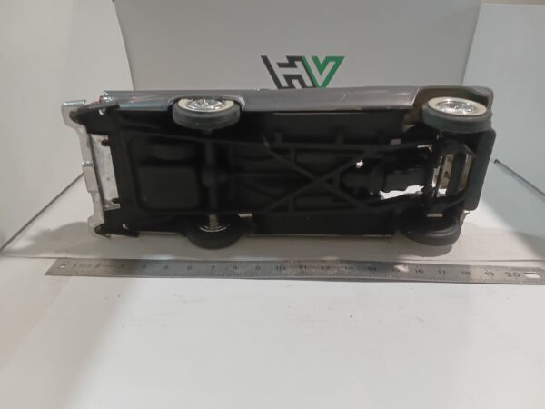 Maquette Ford Thunderbird 1/ 24 à restaurer – Image 5