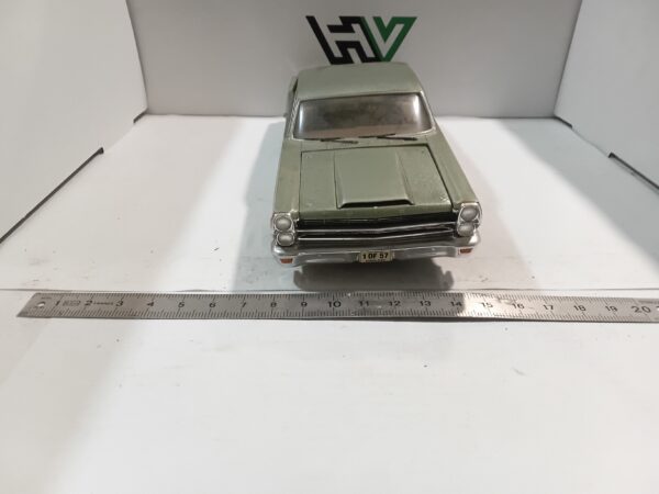Maquette Ford Fairlane 1/ 24 à restaurer – Image 2