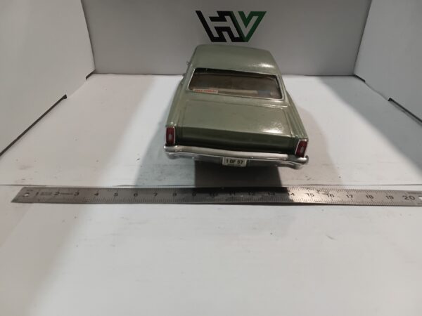 Maquette Ford Fairlane 1/ 24 à restaurer – Image 3