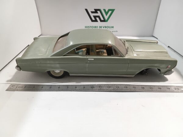 Maquette Ford Fairlane 1/ 24 à restaurer – Image 4