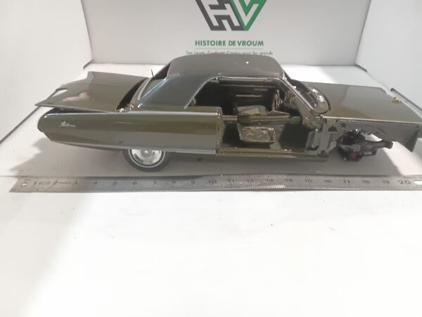 Maquette Chrysler 1/ 24 à restaurer – Image 4