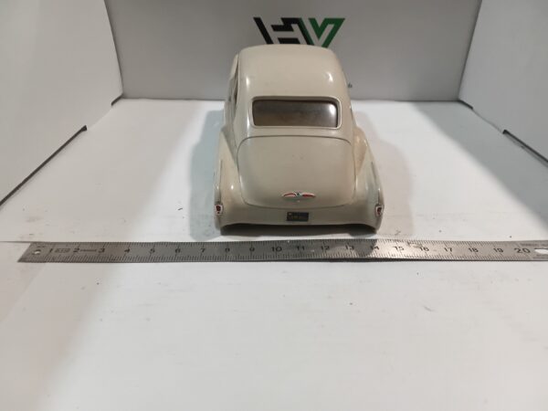 Maquette AMT 1951 Chevrolet 1/ 24 à restaurer – Image 3