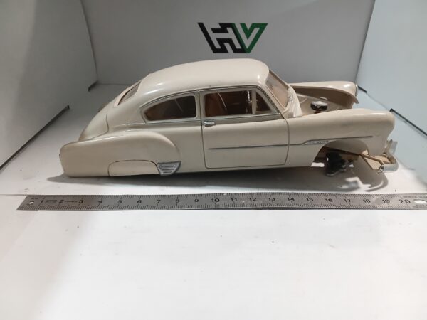 Maquette AMT 1951 Chevrolet 1/ 24 à restaurer – Image 4