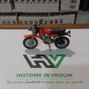 Moto Honda MT 250 1/26