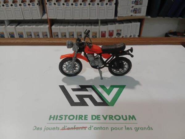 Moto Honda MT 250 1/26