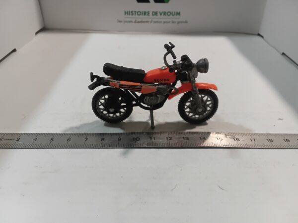 Moto Honda MT 250 1/26 – Image 4