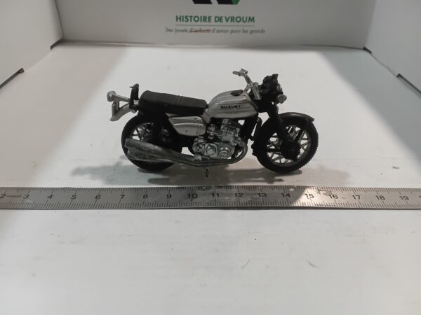 Moto Suzuki Water Cooled 750 Polistil 1/24 – Image 4