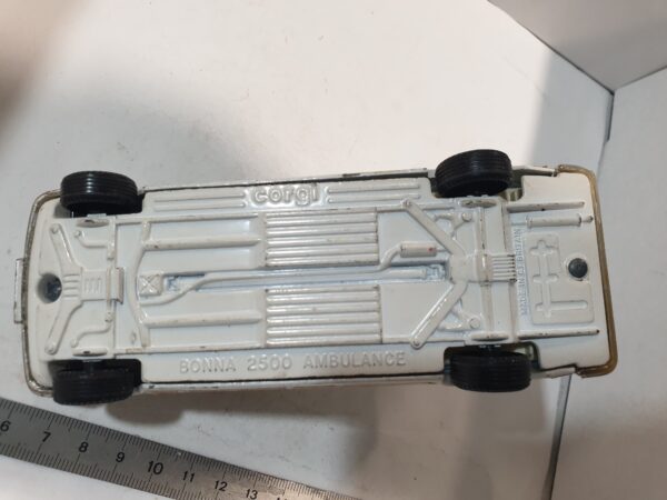 Mercedes Bonna 2500 Ambulance Corgi 1/36 – Image 9