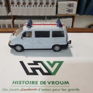 Volkswagen Transporter Ambulance 1/43 ( intérieur manquant )