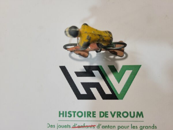 Coureur Cycliste en plomb peint Maillot Jaune ( état moyen ) – Image 5