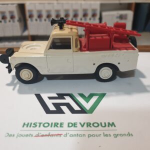 Maquette Land Rover Heller Cliclac ( déja montée non complet )