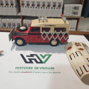 Maquette Land Rover Police Heller Cliclac ( déja montée non complet )