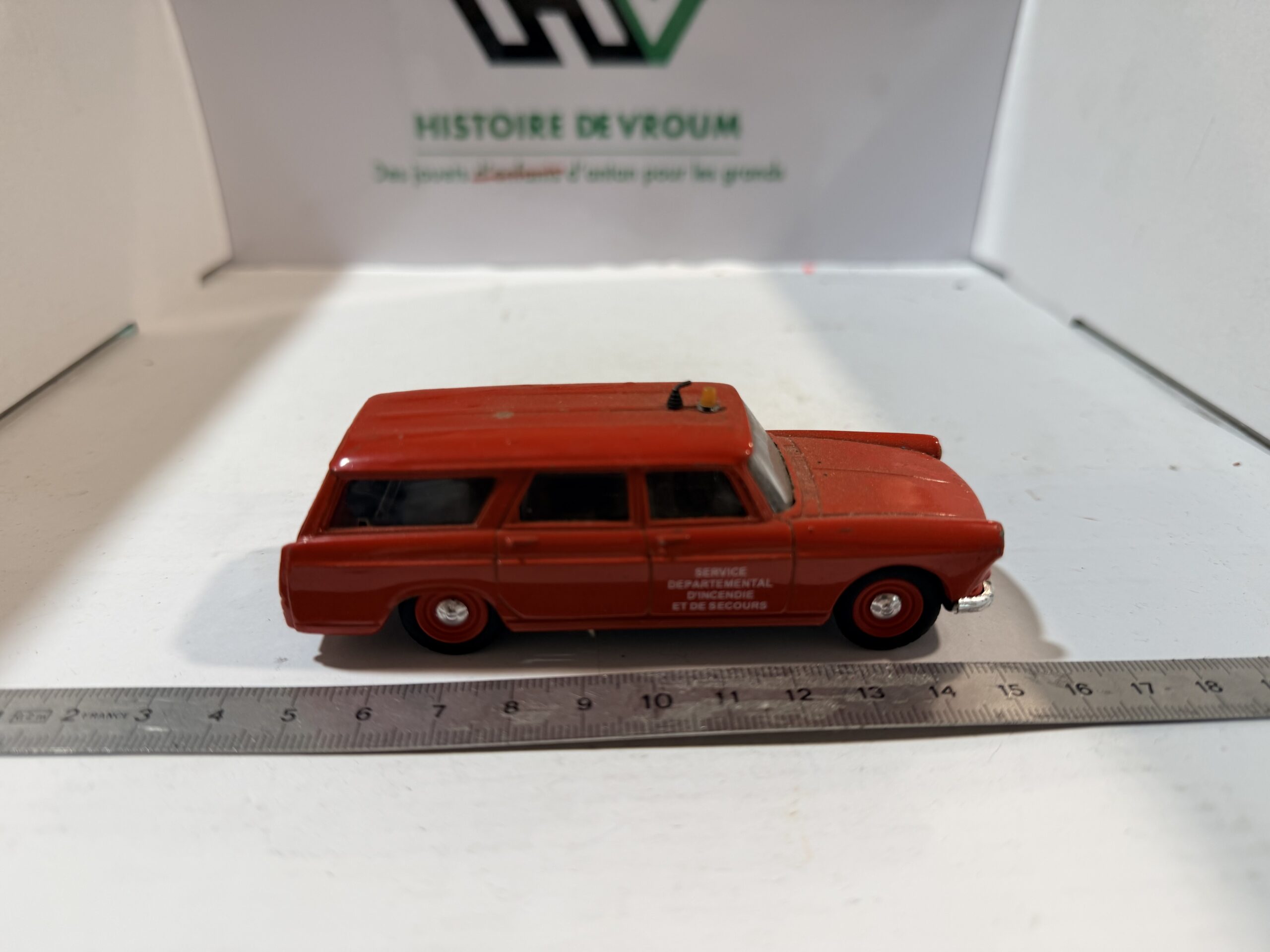 Peugeot 404 Break Pompiers Vintage – Image 6