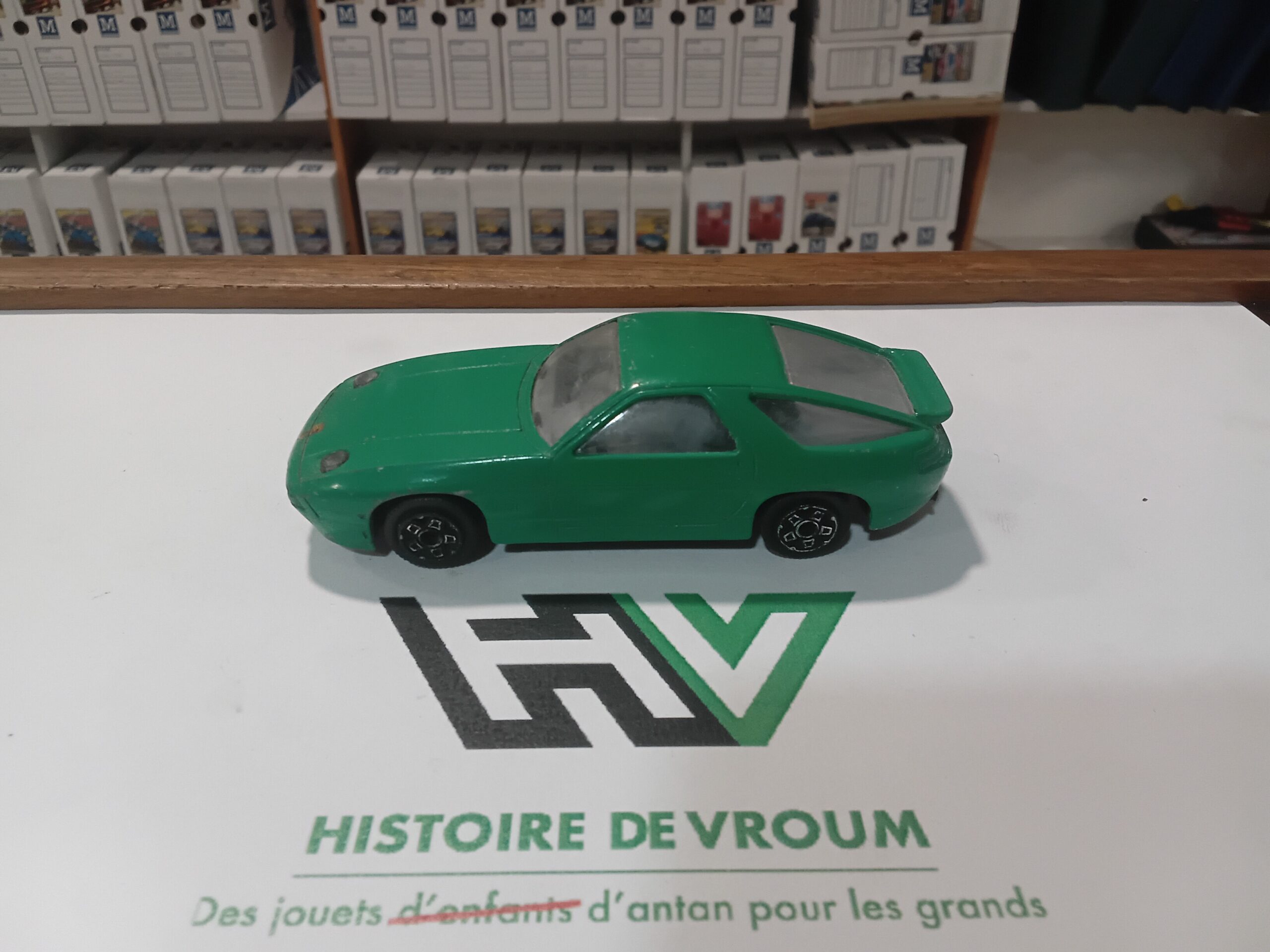 Porsche 928 S4 Verte Bburago 1/43
