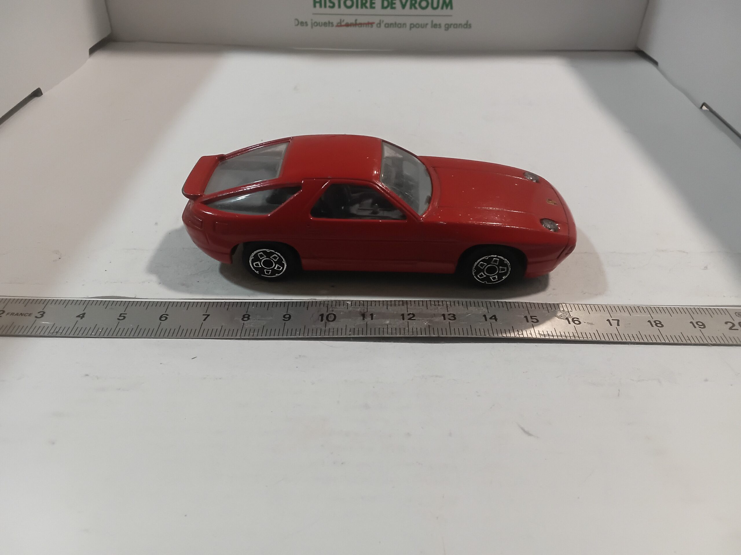 Porsche 928 S4 Rouge Bburago 1/43 – Image 4