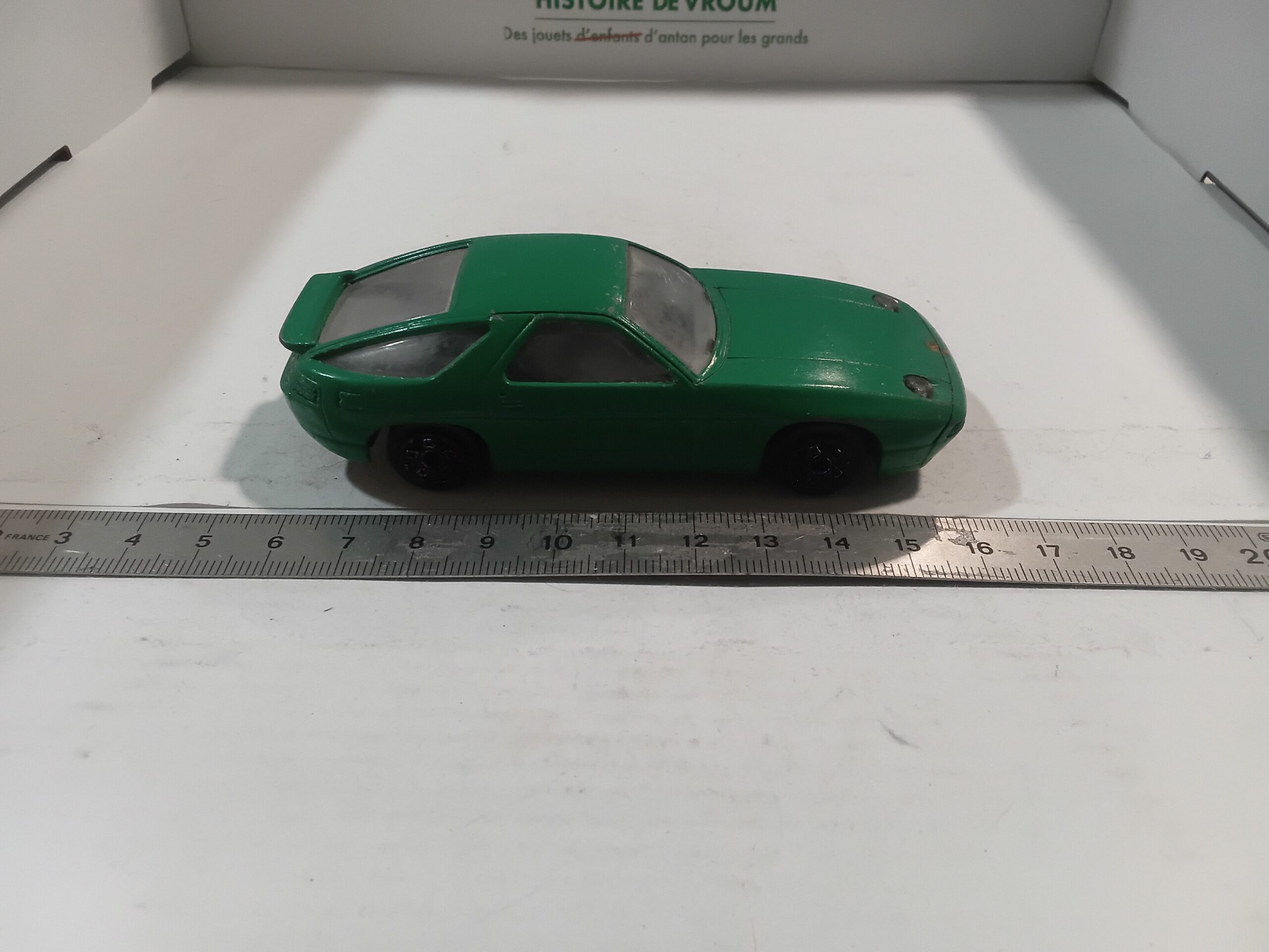 Porsche 928 S4 Verte Bburago 1/43 – Image 4