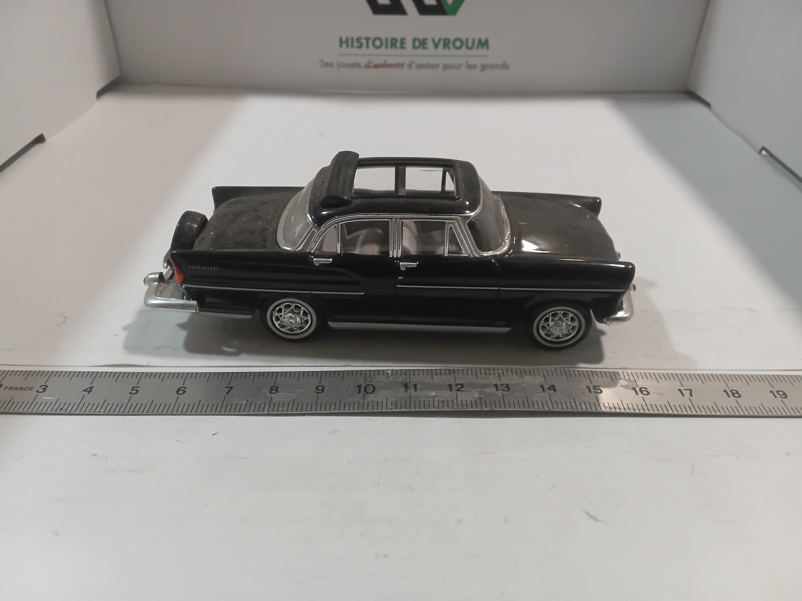 Simca Chambord Présidence 1958 Solido 1/43 – Image 4