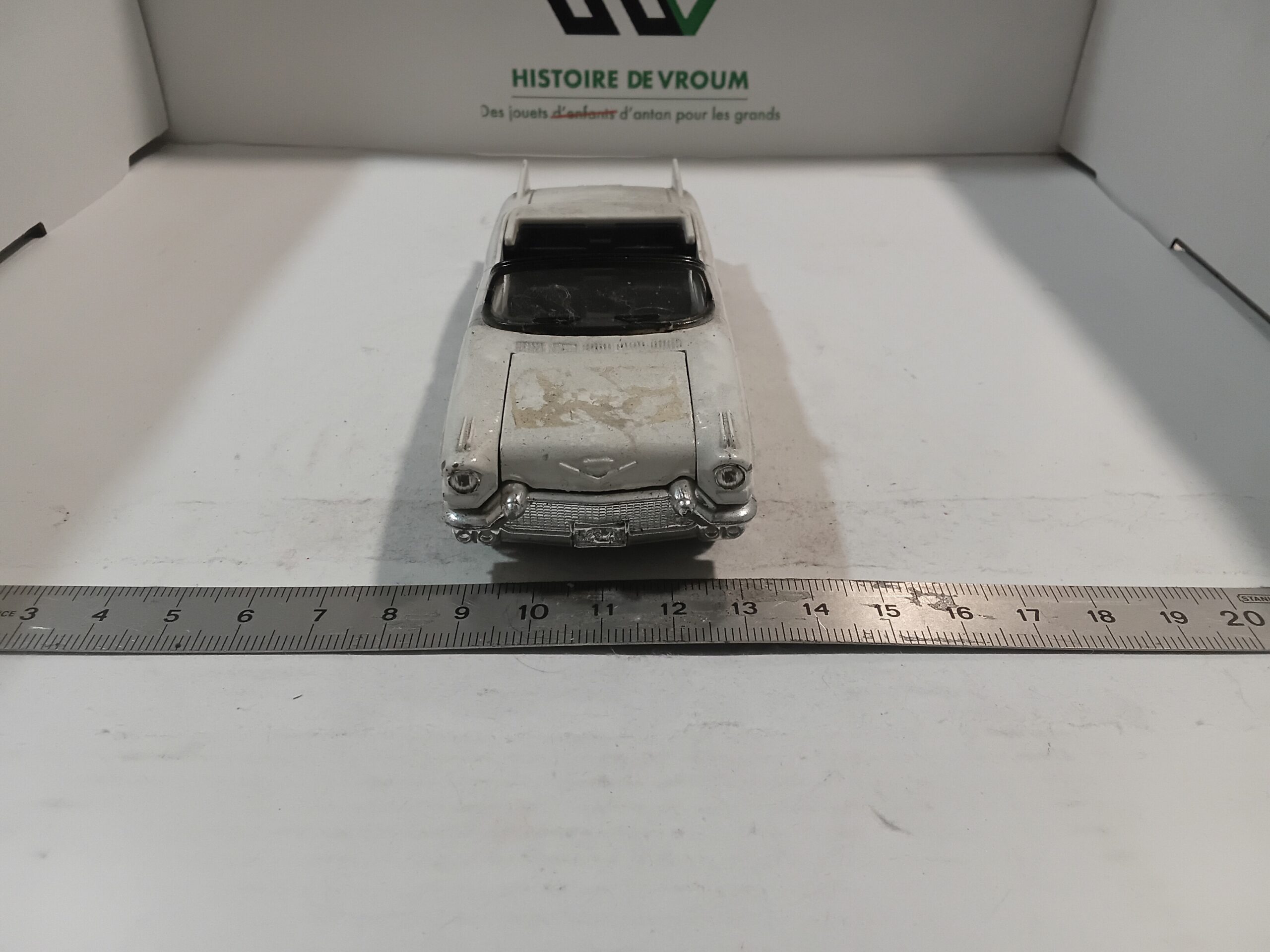 Cadillac Eldorado Biarritz 1957 Blanche Solido 1/43 – Image 2