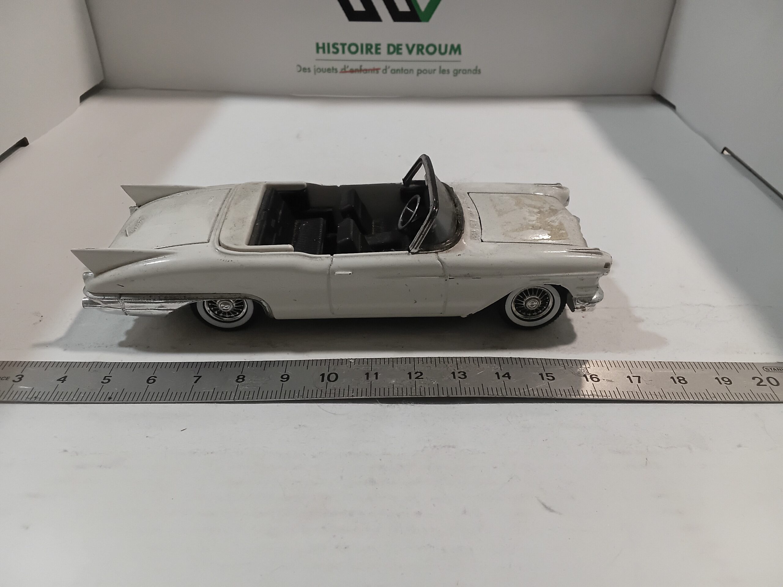 Cadillac Eldorado Biarritz 1957 Blanche Solido 1/43 – Image 4