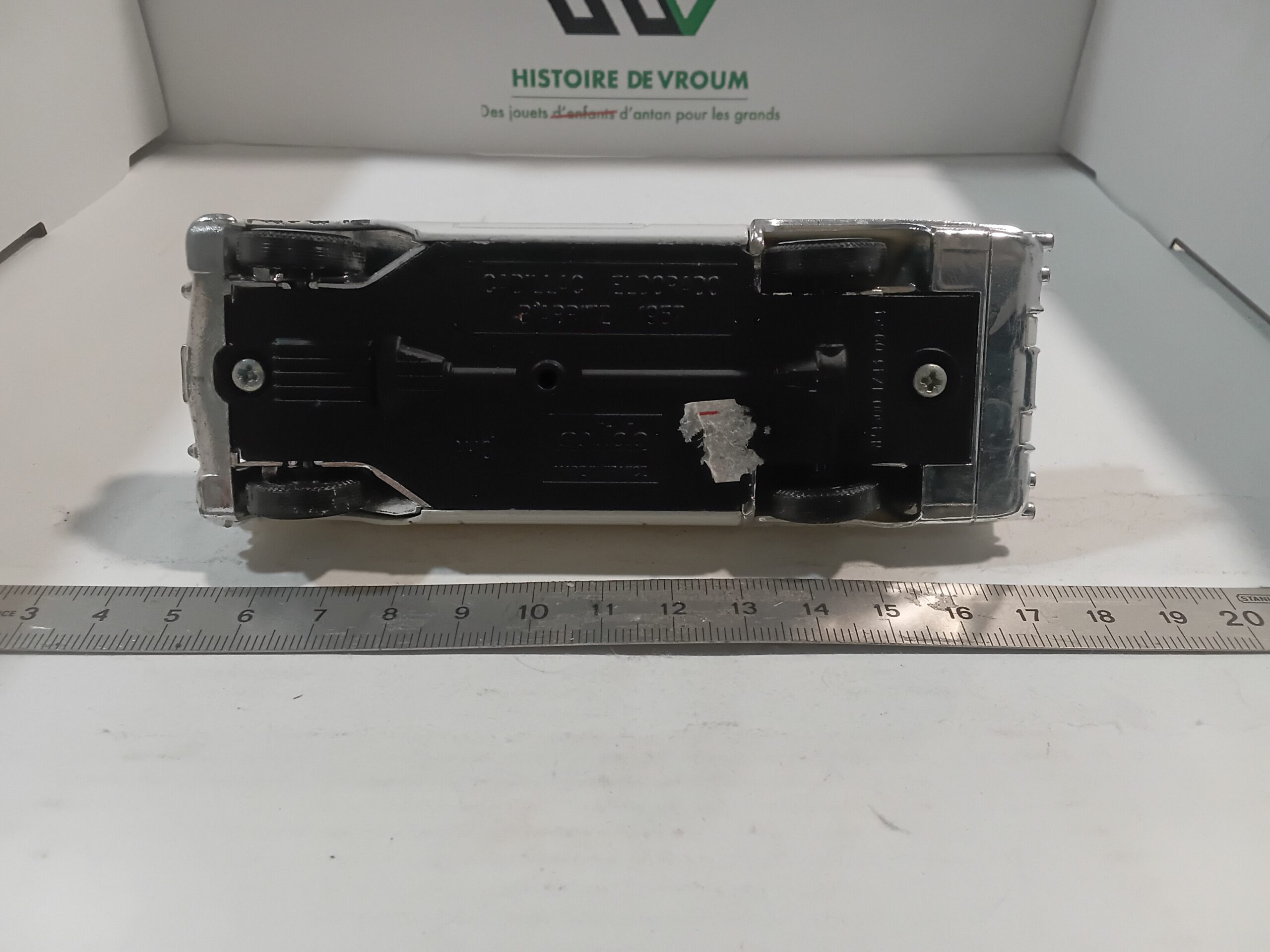 Cadillac Eldorado Biarritz 1957 Blanche Solido 1/43 – Image 5