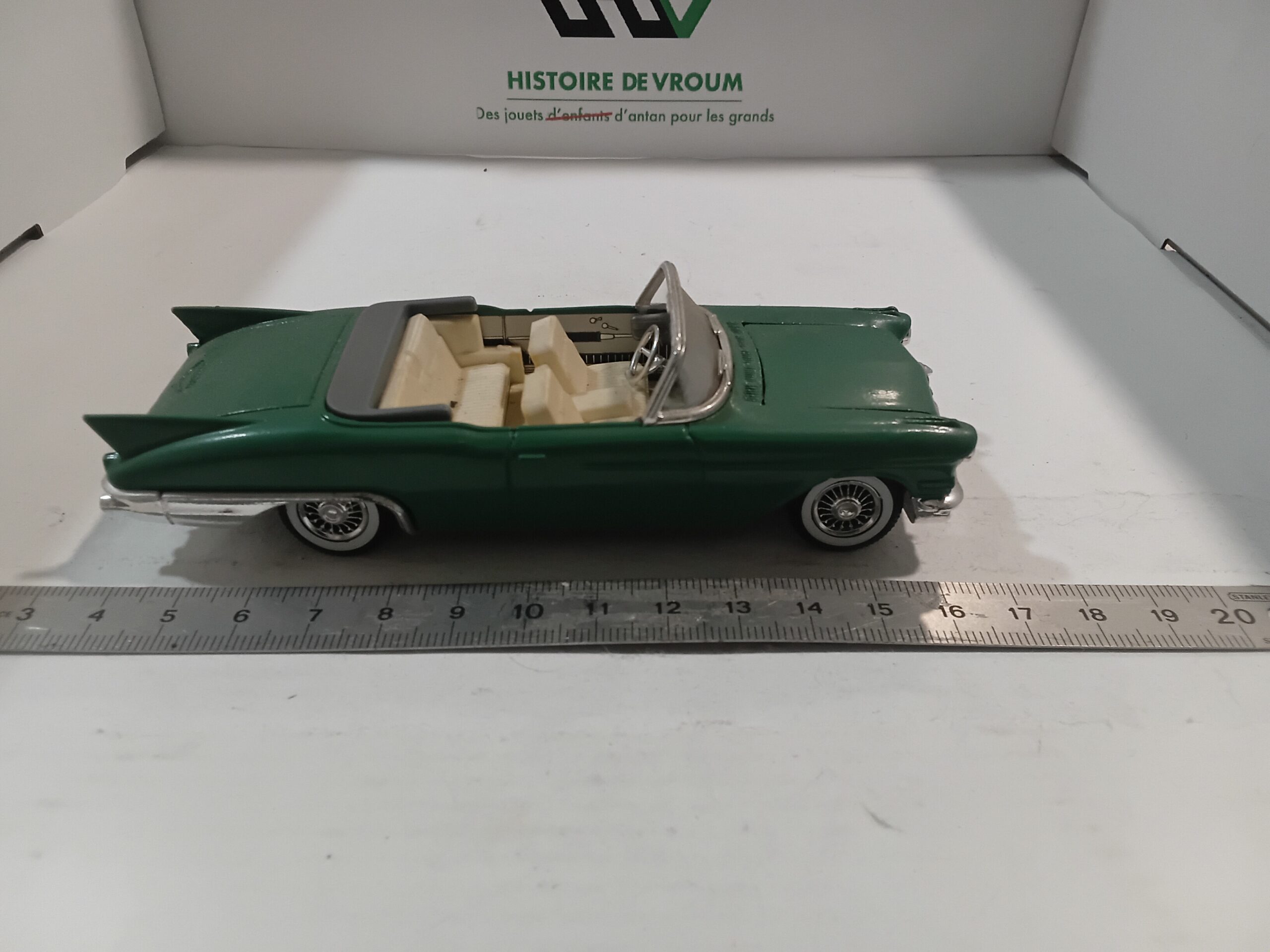 Cadillac Eldorado Biarritz 1957 Verte Solido 1/43 – Image 4
