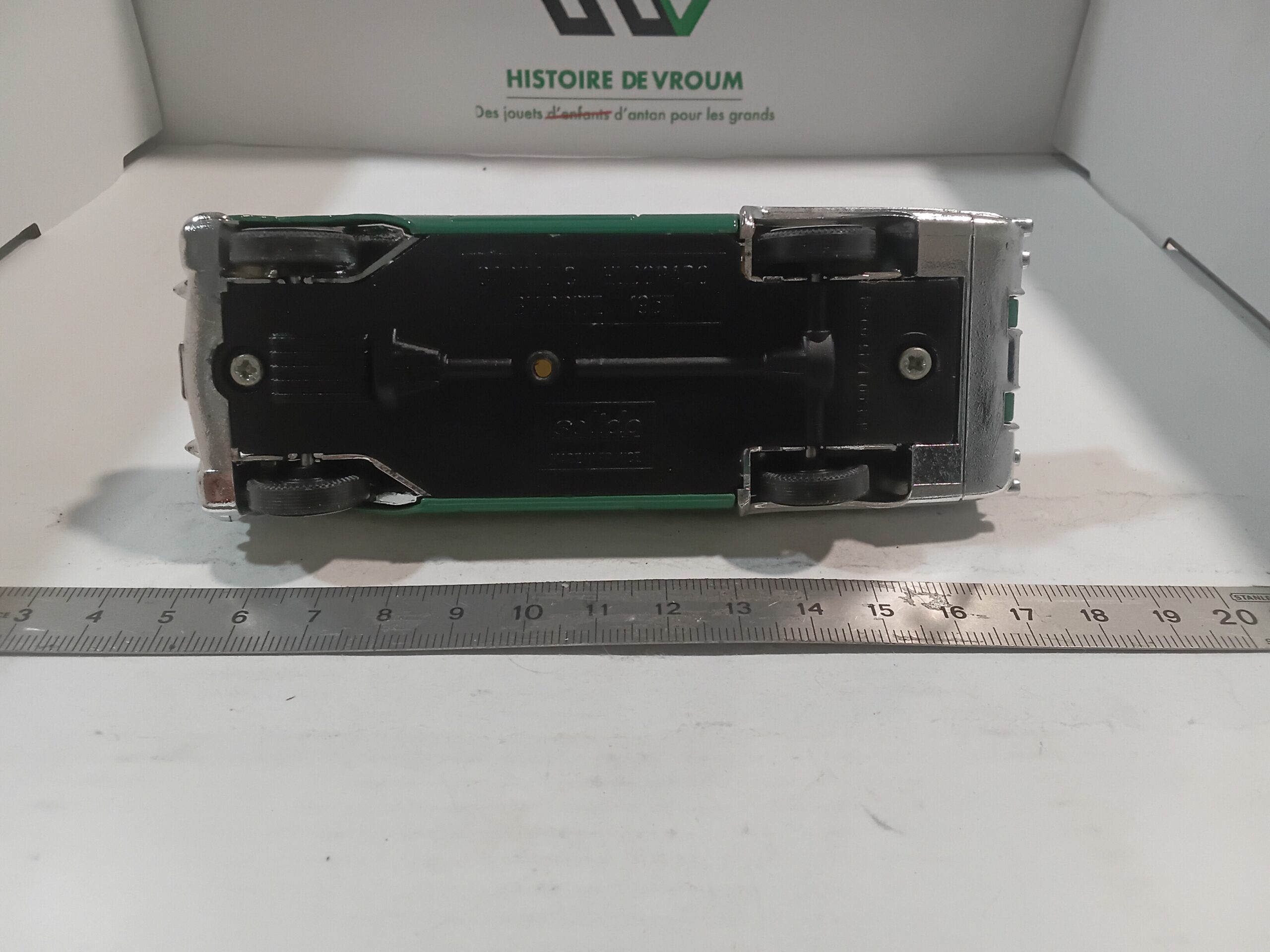 Cadillac Eldorado Biarritz 1957 Verte Solido 1/43 – Image 5