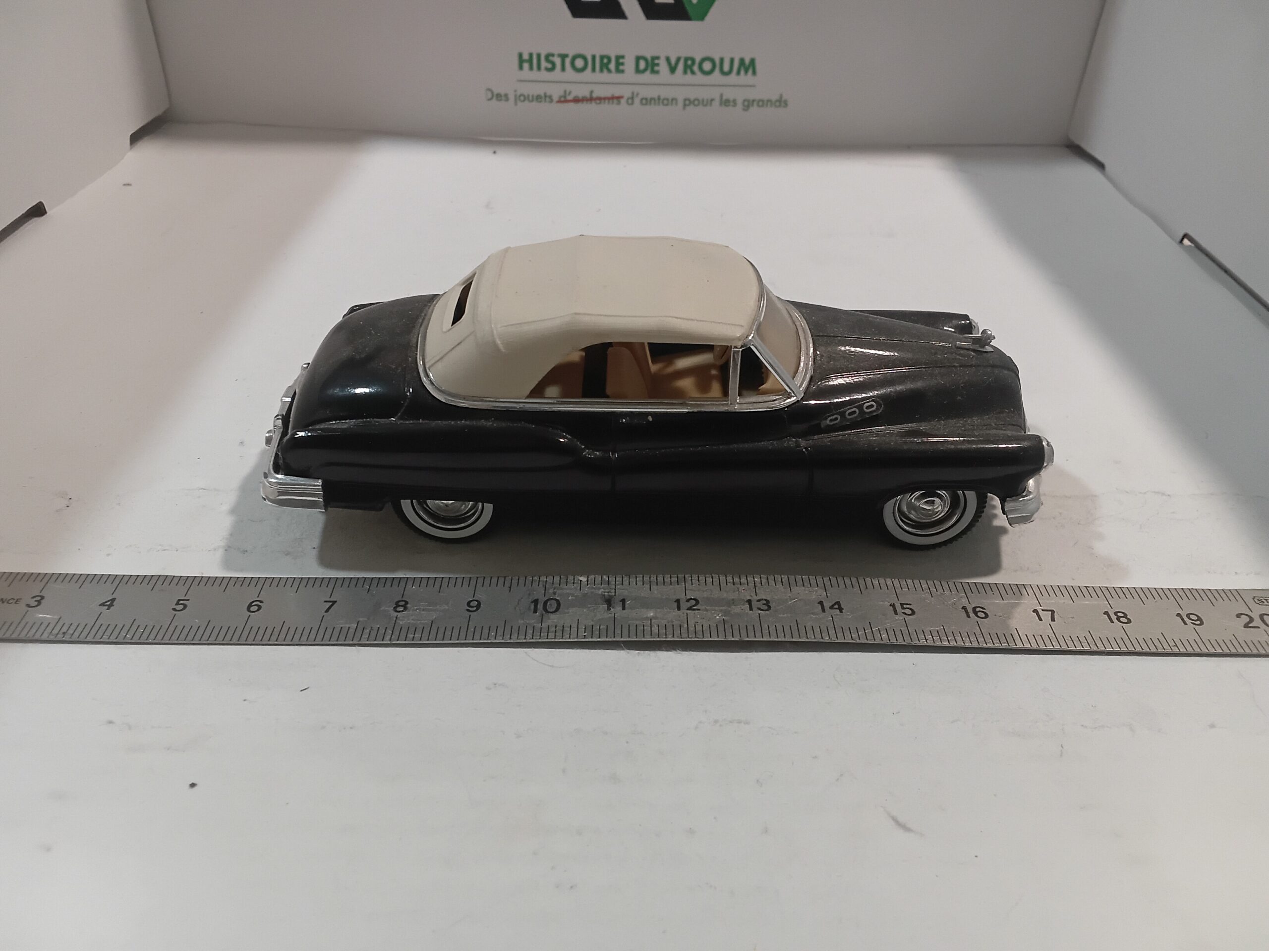 Buick 1950 Cabriolet Noir Solido 1/43 – Image 4