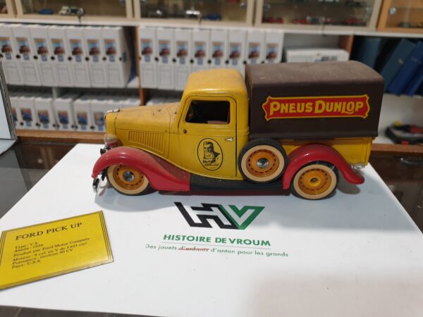 FORD USA V8 Van Pneus dunlop 1936 1/18 Solido à restaurer