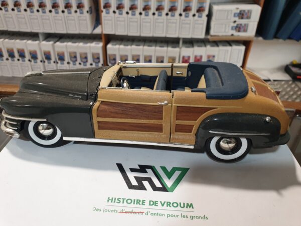 Chrysler Town and Country 1/18 de marque MOTORCITY à restaurer