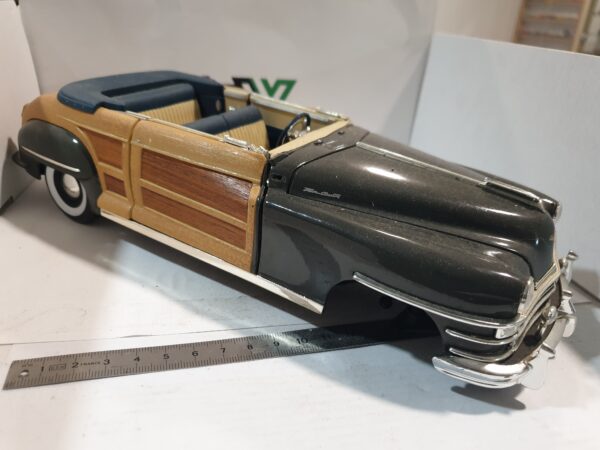 Chrysler Town and Country 1/18 de marque MOTORCITY à restaurer – Image 2