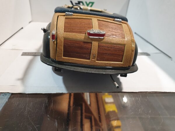 Chrysler Town and Country 1/18 de marque MOTORCITY à restaurer – Image 4