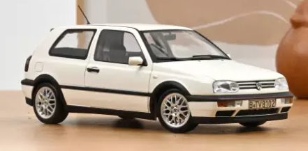 VW Golf GTI 1996 Blanc Candy 1/18 – Image 7
