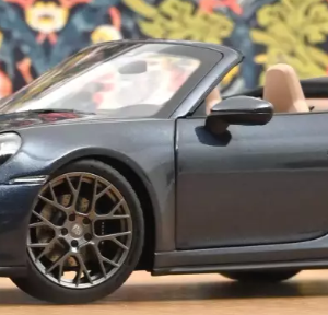 Porsche 911 Carrera Cabriolet 2025 Bleu Yachting métallisé 1/18