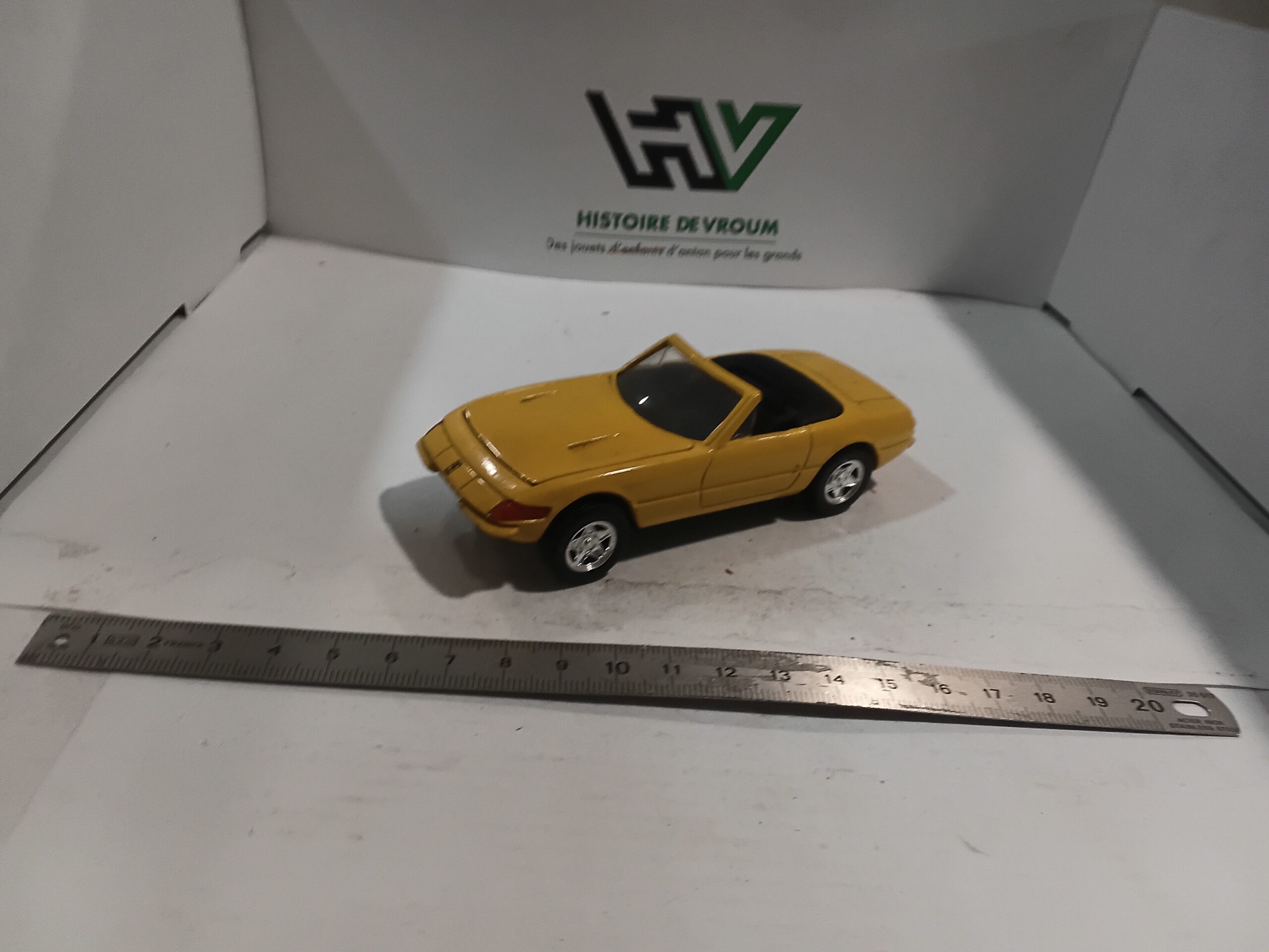 Ferrari 1969 365 GTS4 Jaune 1/38 – Image 6