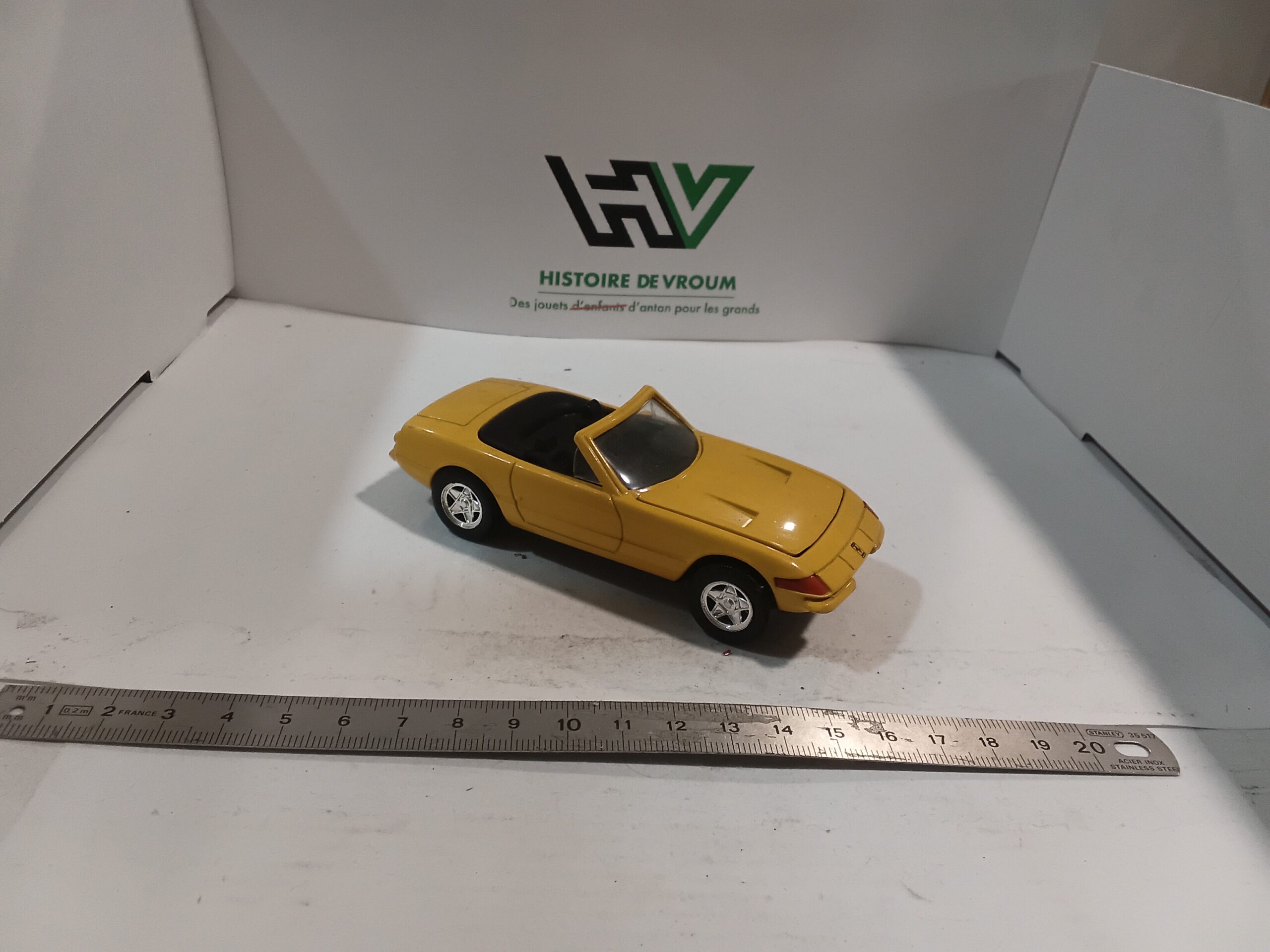 Ferrari 1969 365 GTS4 Jaune 1/38 – Image 5