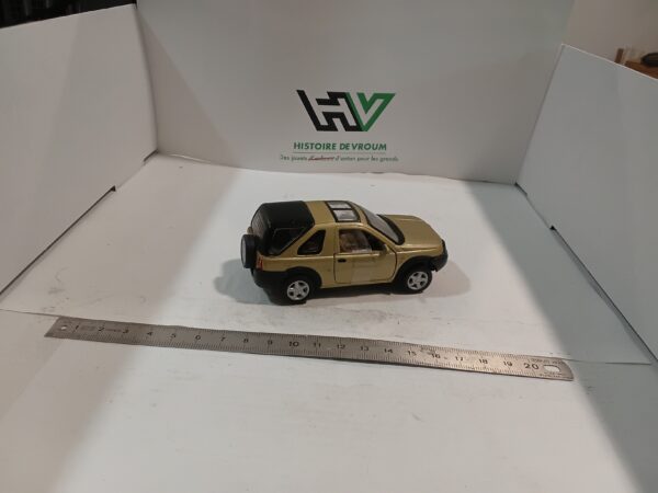 Land Rover FreeLander Bronze 1/43 – Image 5
