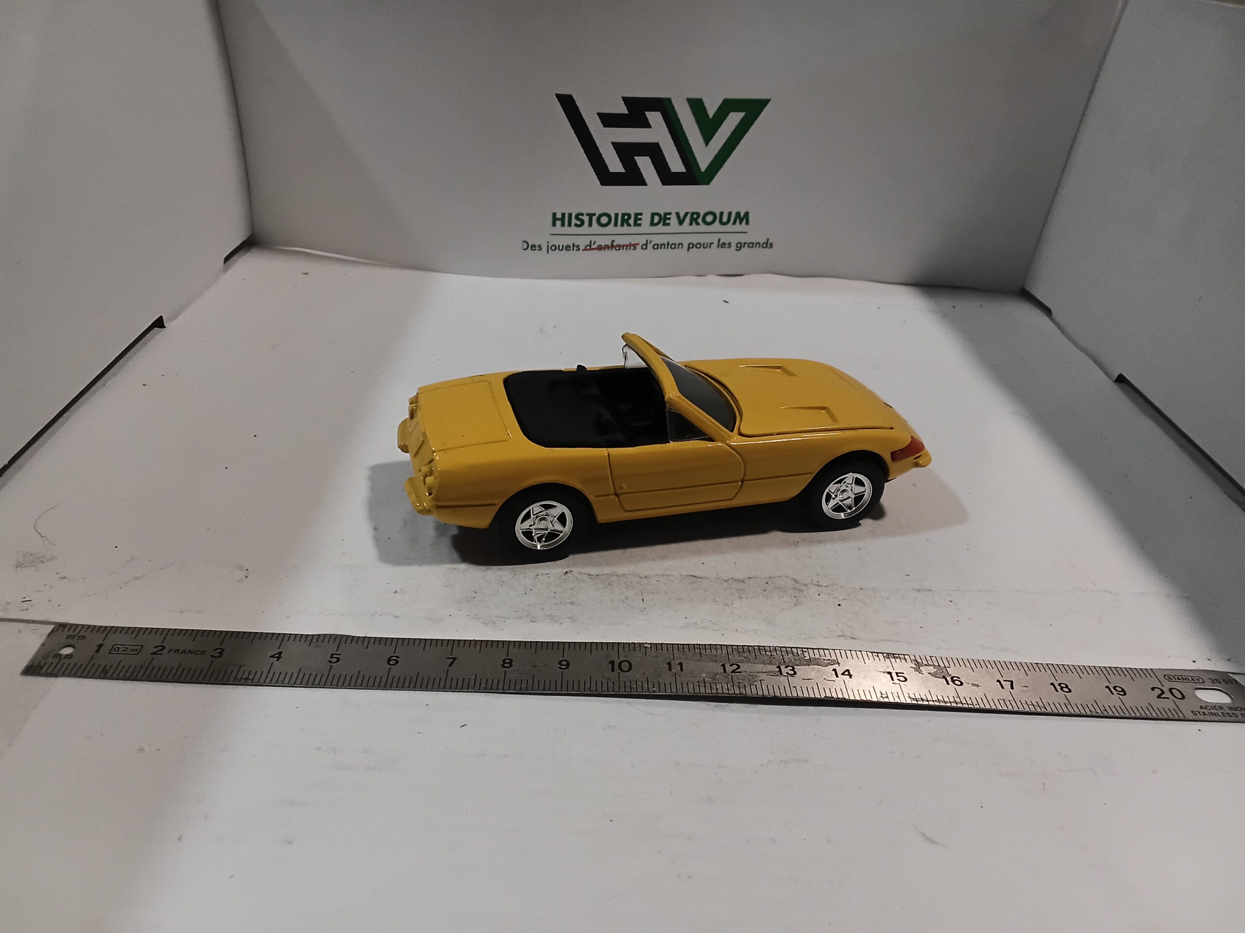 Ferrari 1969 365 GTS4 1/43 Jaune – Image 5