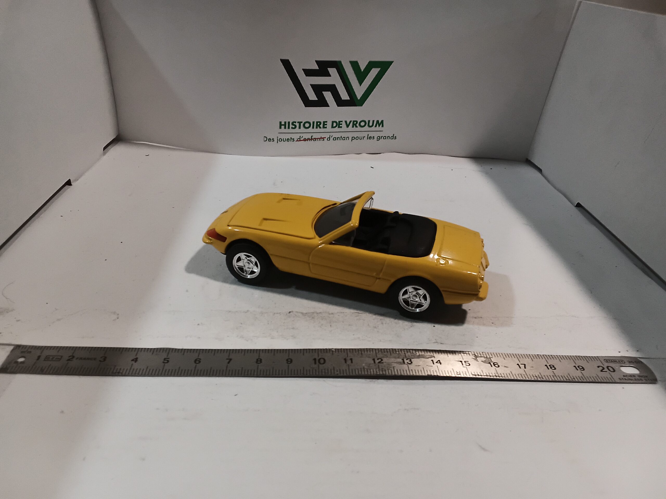 Ferrari 1969 365 GTS4 1/43 Jaune – Image 6