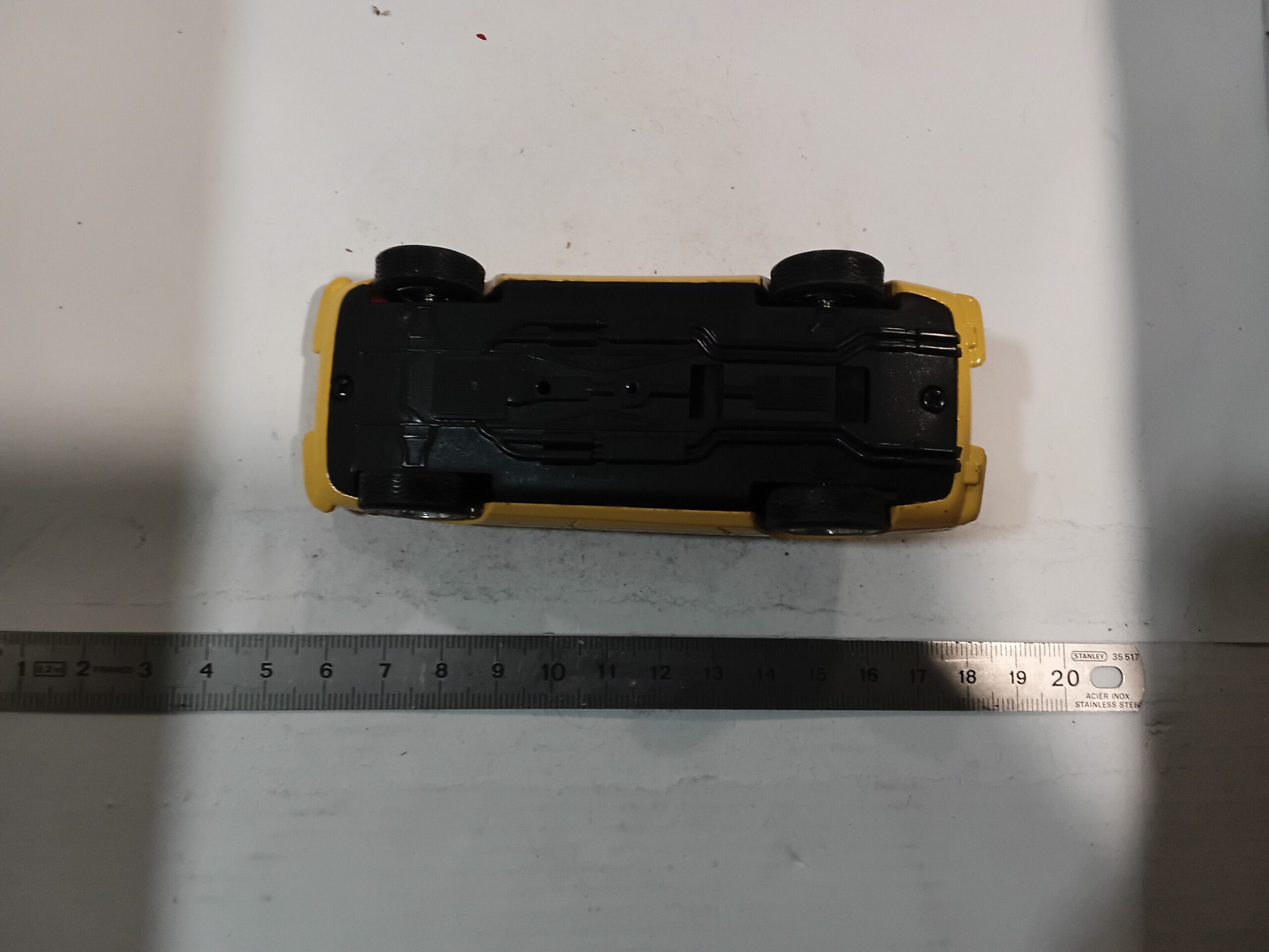 Ferrari 1969 365 GTS4 1/43 Jaune – Image 7