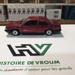 Volvo 780 Coupe Polistil1/40 avec rétroviseur gauche manquant