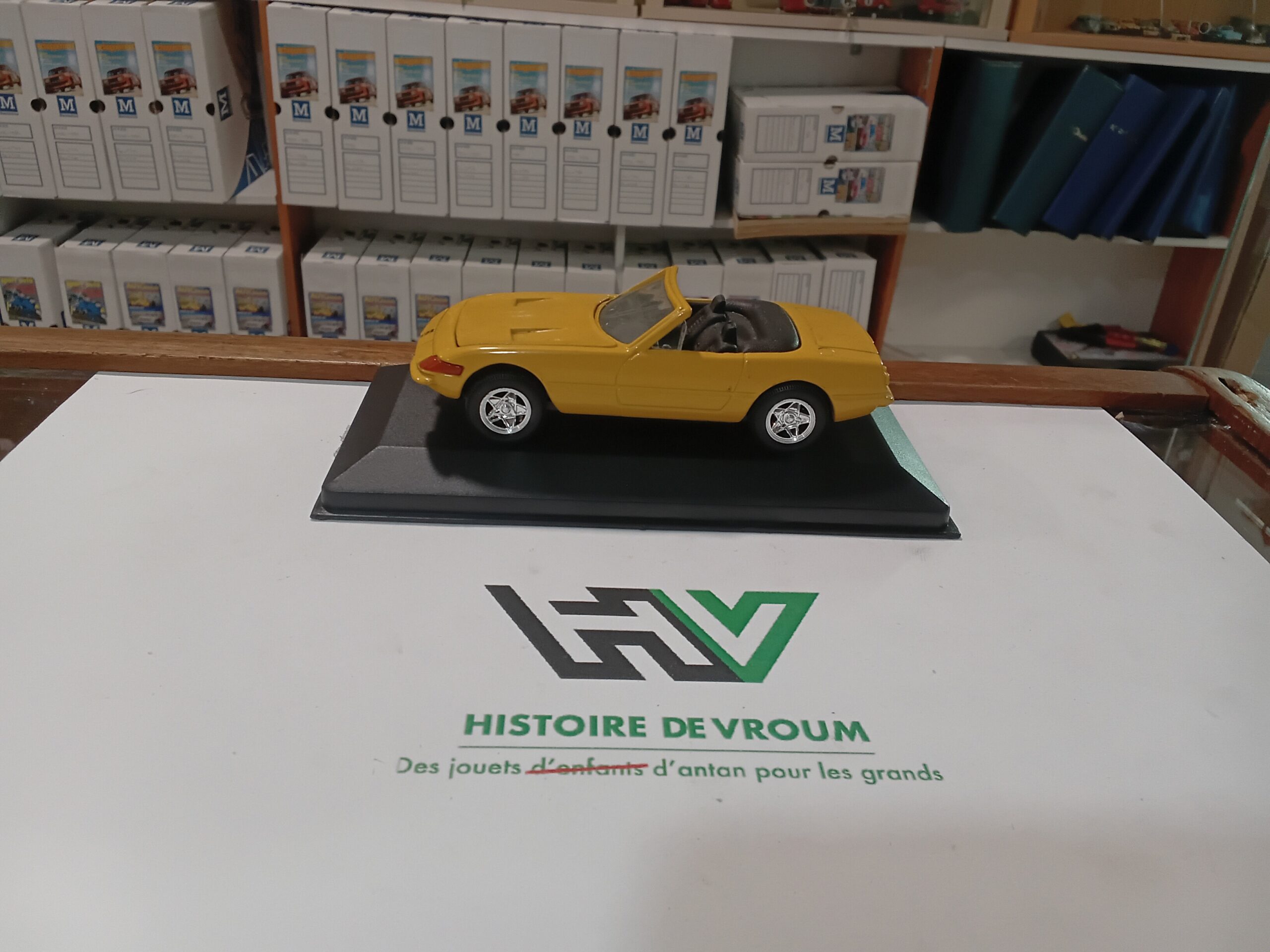 Ferrari 1969 365 GTS4 Jaune 1/38