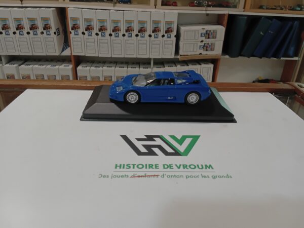 Bugatti EB110 Bleue 1/43 ( manque rétros )