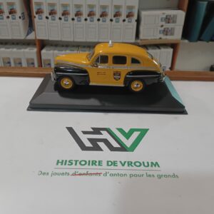 Ford Fordor 1947 Jaune 1/43 ( manque rétro droit )