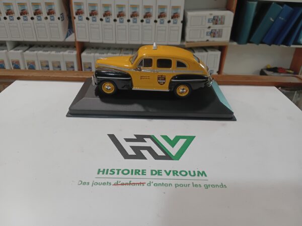Ford Fordor 1947 Jaune 1/43 ( manque rétro droit )