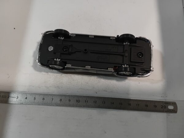 Chrysler Windsor 1946 Bleu Solido 1/43 – Image 7