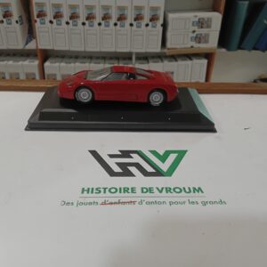 Bugatti EB 110 MiniChamps Rouge 1/43 ( manque une roue )