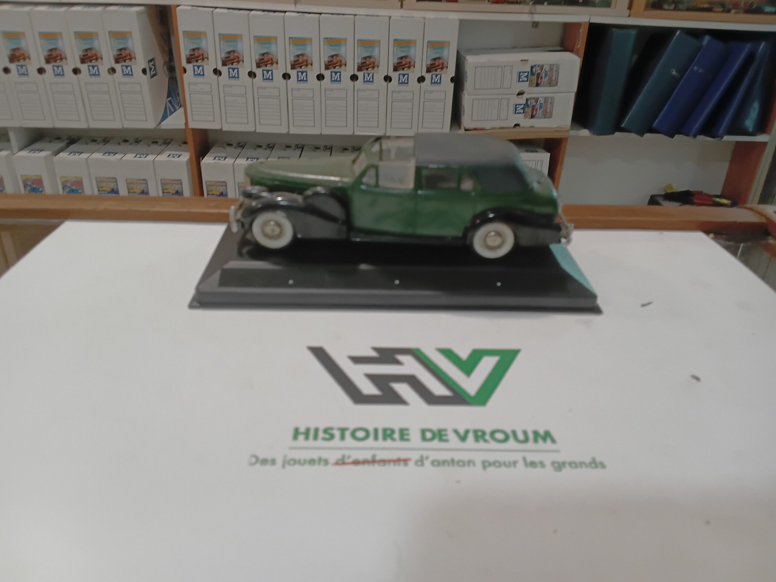 Cadillac V16 1938-40 Noir 1/43