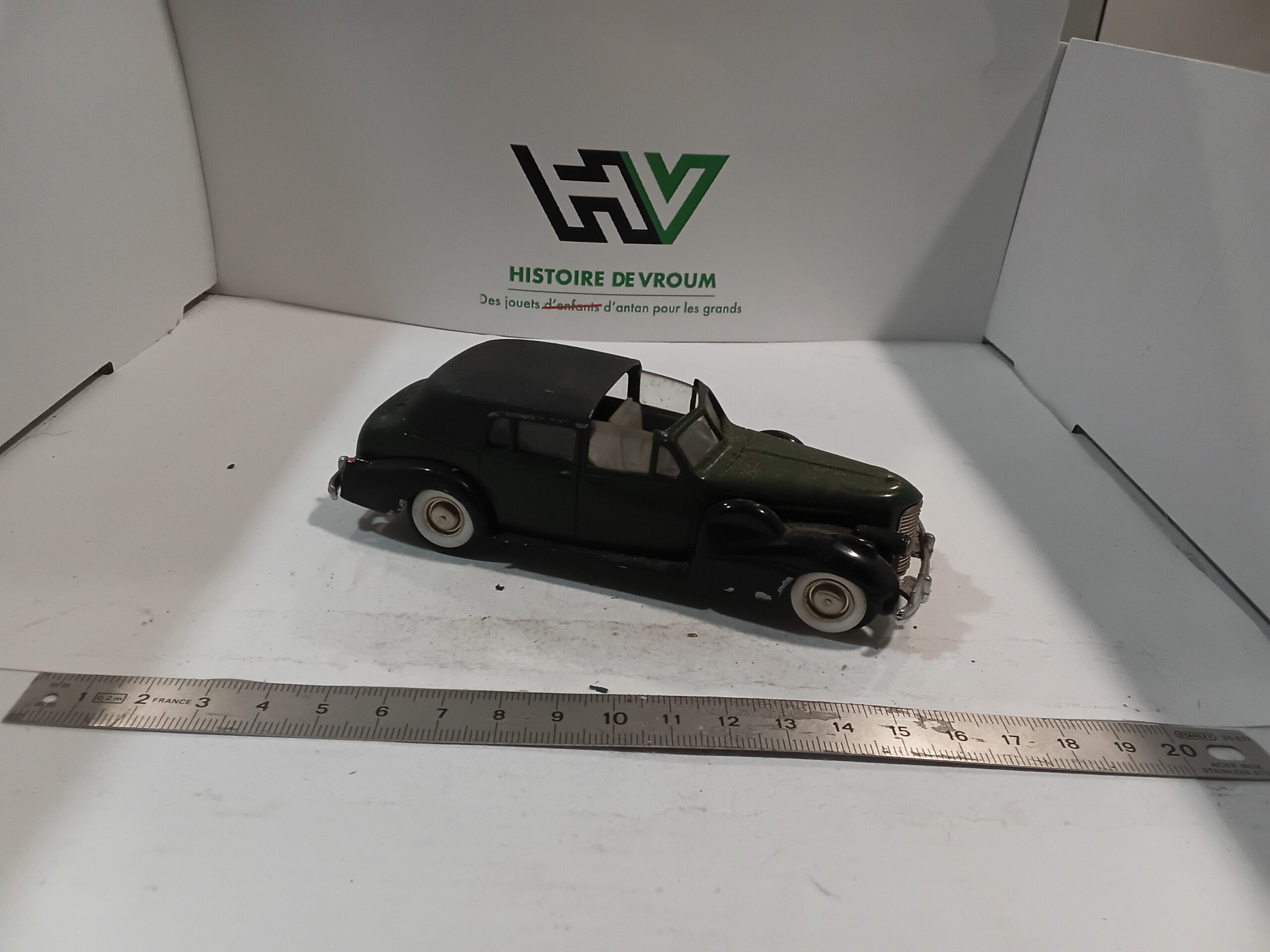 Cadillac V16 1938-40 Noir 1/43 – Image 4