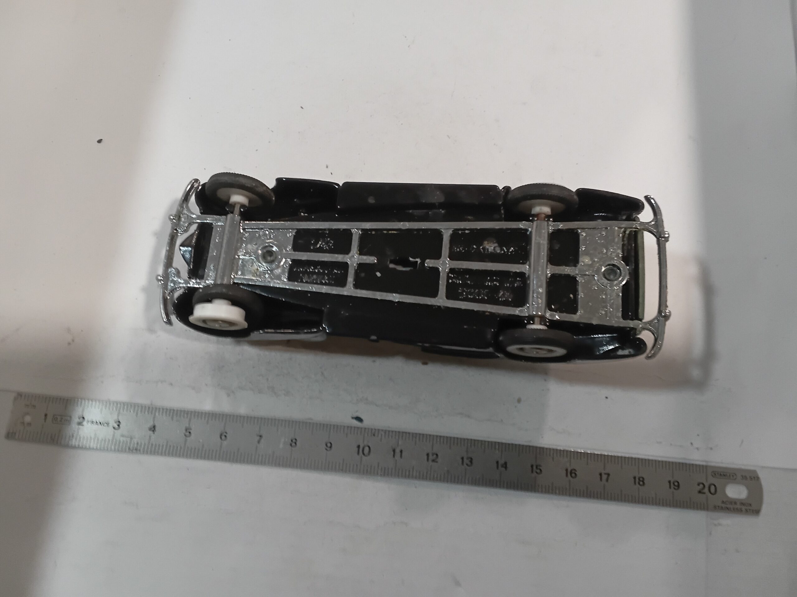 Cadillac V16 1938-40 Noir 1/43 – Image 6