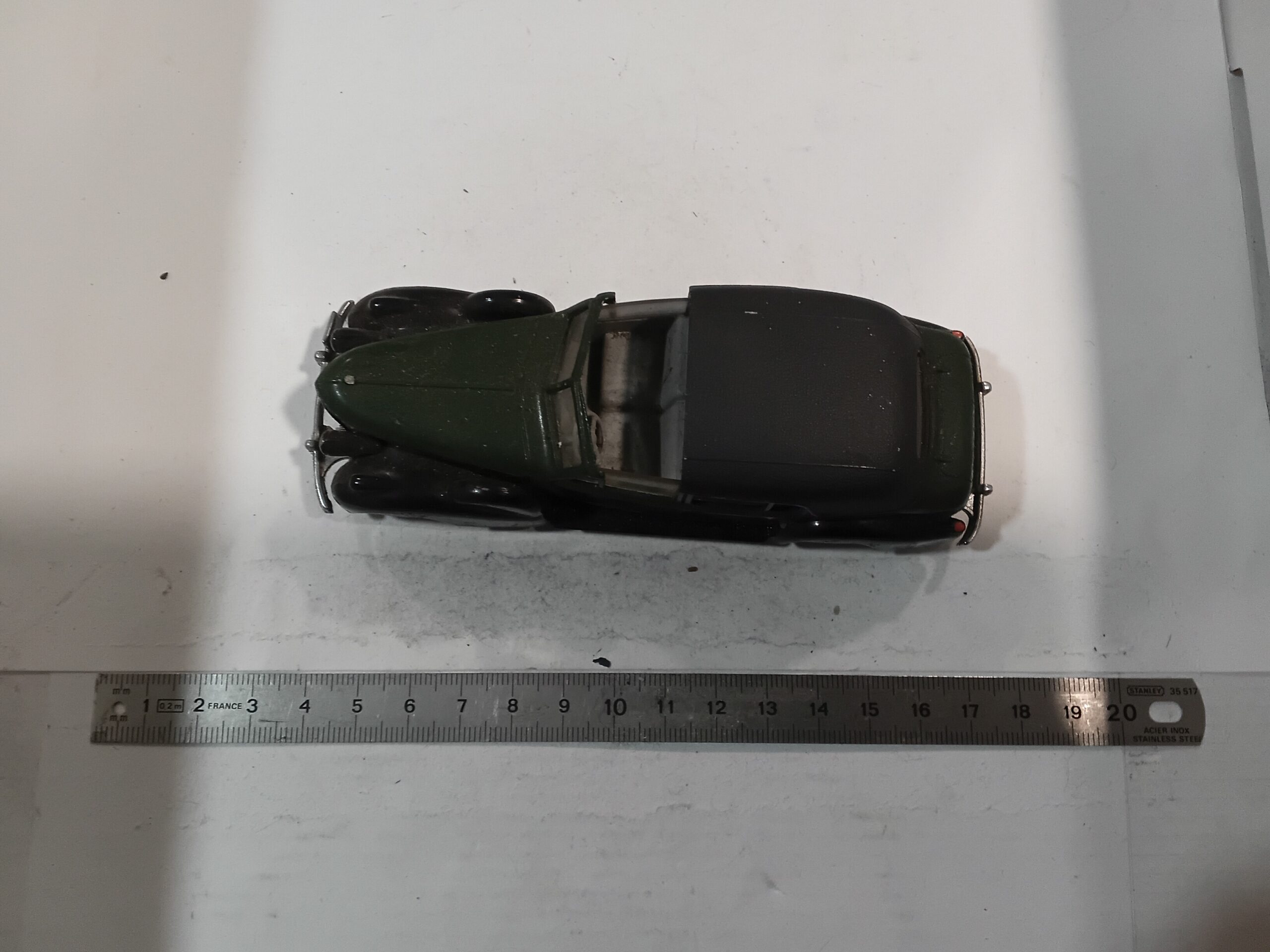 Cadillac V16 1938-40 Noir 1/43 – Image 7